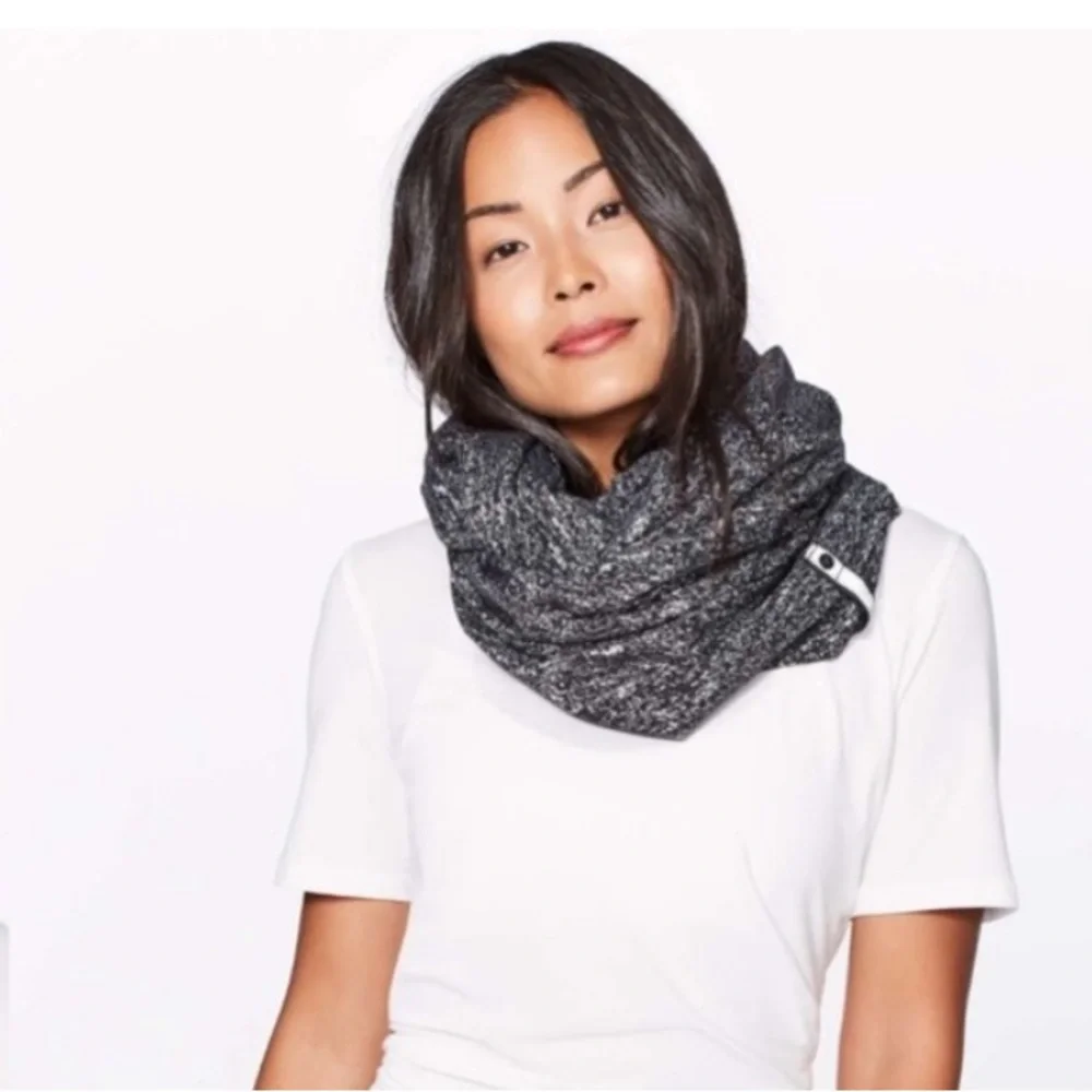 Lululemon Vinyasa Scarf Black White Rulu Jacquard Running luon